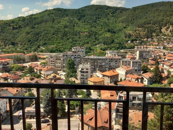 Тристаен апартамент в Дупница - 80 кв.м за 938 €/кв.м - Снимка #1