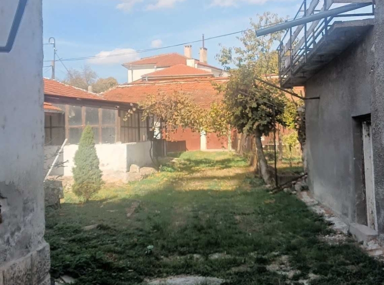 Къща в Разград, Варош - 986 кв.м за 507 €/кв.м - Снимка #1