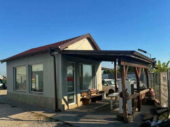 Дава се под наем Гараж / Паркомясто в Асеновград - 60 кв.м за 300 € - Снимка #1