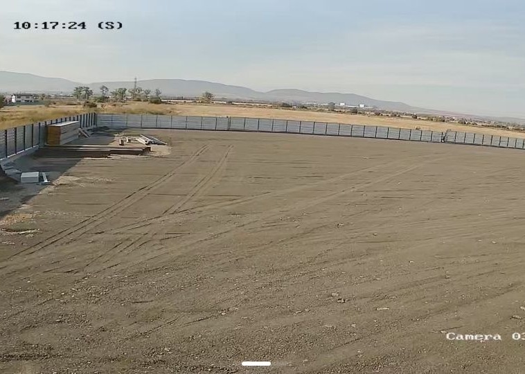 Дава се под наем Склад в с. Волуяк, Област София-град - 8000 кв.м за 3500 € - Снимка #1