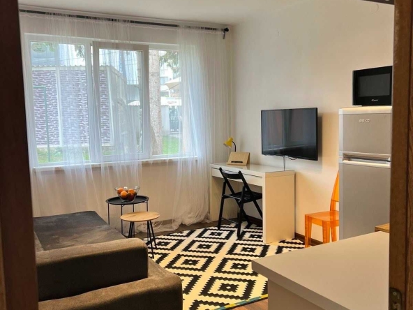 Дава се под наем Етаж от къща в София, Център - 50 кв.м за 650 € - Снимка #1