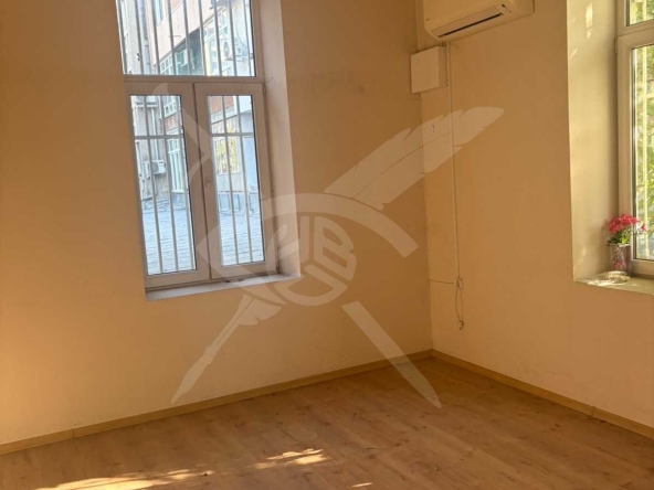 Дава се под наем Офис в Стара Загора, Център - 25 кв.м за 150 € - Снимка #1