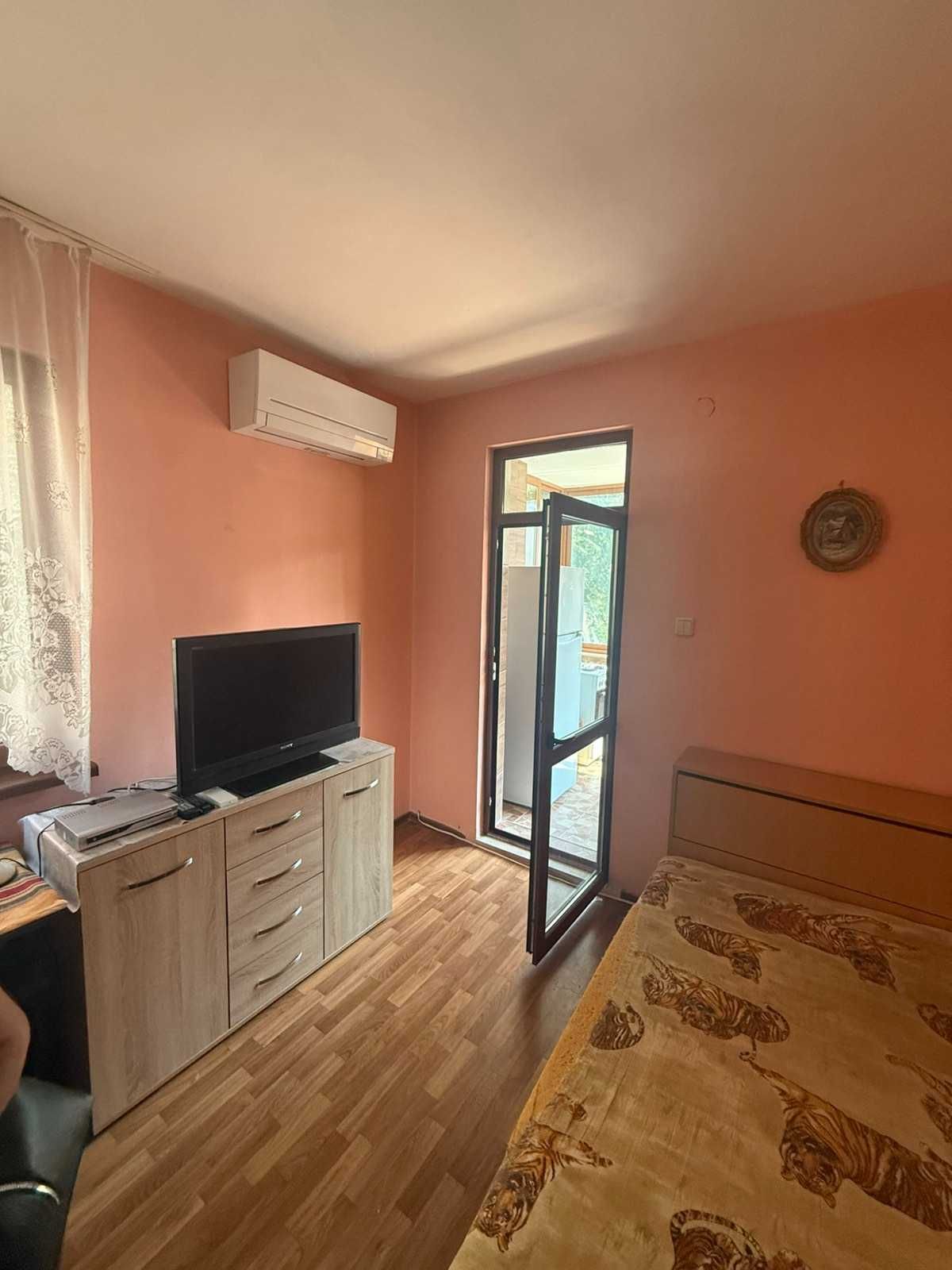 Дава се под наем Едностаен апартамент в Пловдив, Център - 40 кв.м за 230 € - Снимка #1