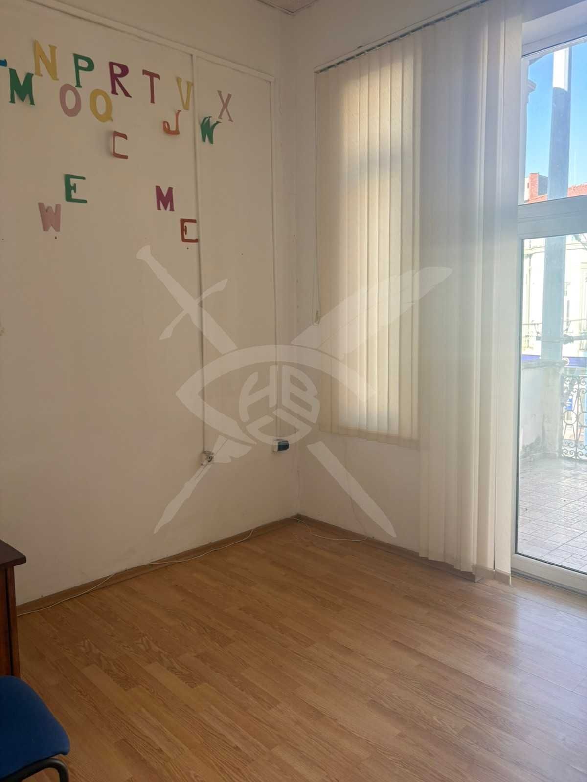 Дава се под наем Офис в Стара Загора, Център - 18 кв.м за 100 € - Снимка #1