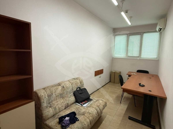 Дава се под наем Офис в Стара Загора, Център - 13 кв.м за 70 € - Снимка #1