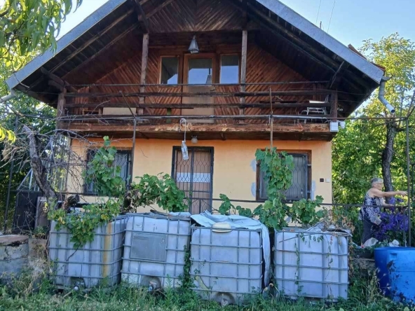 Земеделски имот в с. Дебнево, Област Ловеч за 9000 €/дка - Снимка #1