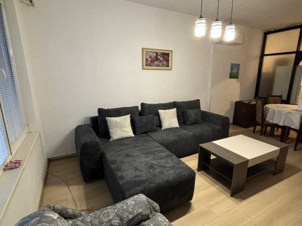 Дава се под наем Тристаен апартамент в Пловдив, Център - 80 кв.м за 399 € - Снимка #1
