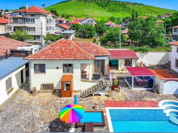 Къща в Бургас, Сарафово - 120 кв.м за 1792 €/кв.м - Снимка #1