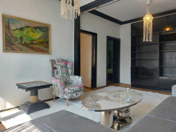 Дава се под наем Тристаен апартамент в София, Център - 83 кв.м за 700 € - Снимка #1