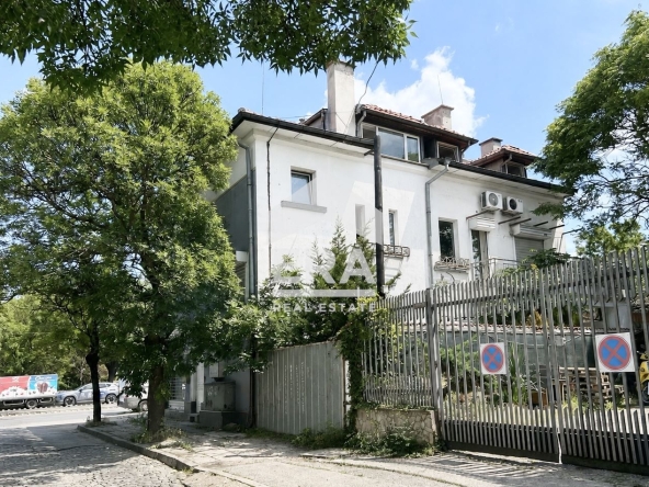 Къща в София, Център - 596 кв.м за 2180 €/кв.м - Снимка #1