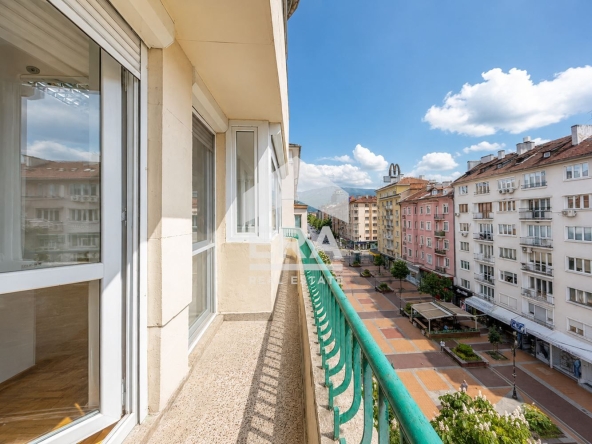 Дава се под наем Офис в София, Център - 120 кв.м за 1100 € - Снимка #1