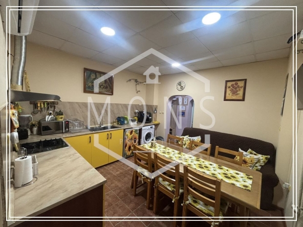 Дава се под наем Къща в Велико Търново, Асенов - 275 кв.м за 1240 € - Снимка #1