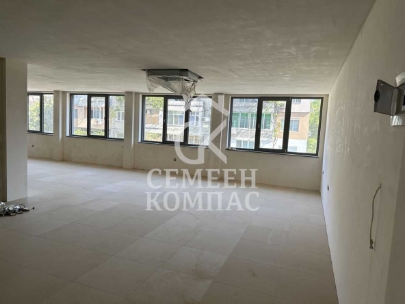 Дава се под наем Офис в Пловдив, Кючук Париж - 221 кв.м за 1800 € - Снимка #1
