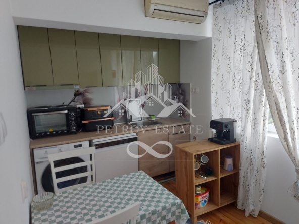 Дава се под наем Етаж от къща в Велинград - 52 кв.м за 350 € - Снимка #1
