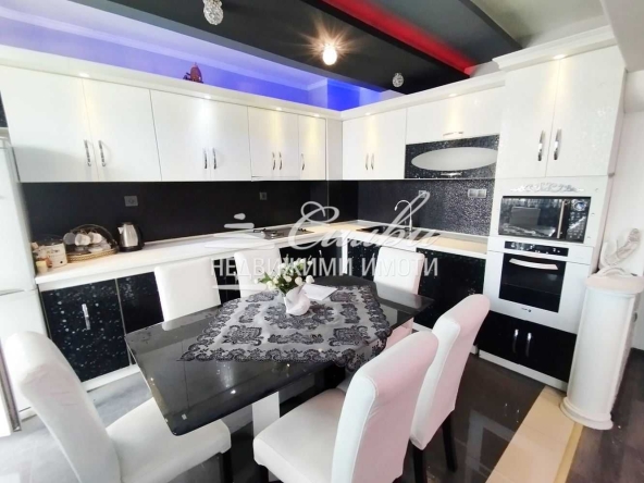 Тристаен апартамент в Шумен, Пазара - 90 кв.м за 2112 €/кв.м - Снимка #1
