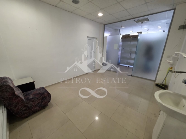 Дава се под наем Офис в Велинград - 17 кв.м за 165 € - Снимка #1