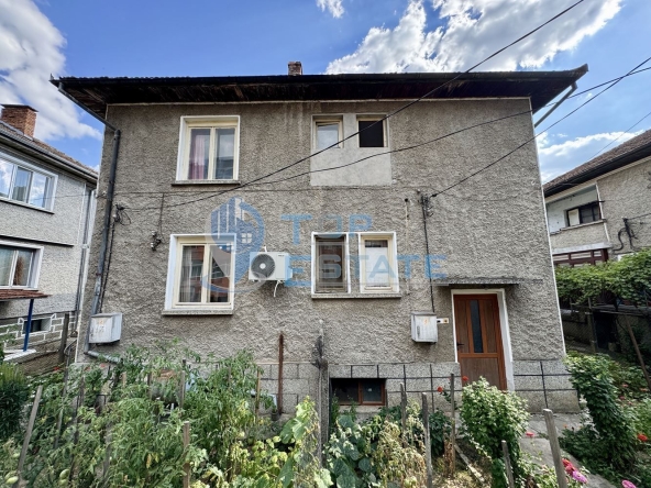 Етаж от къща в Елена - 79 кв.м за 823 €/кв.м - Снимка #1