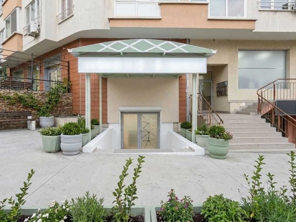 Тристаен апартамент в София, Иван Вазов - 285 кв.м за 876 €/кв.м - Снимка #1