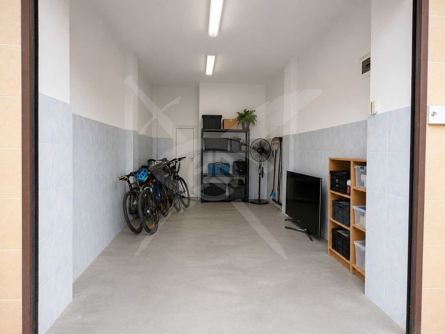 Дава се под наем Гараж / Паркомясто в Стара Загора, Аязмото - 25 кв.м за 250 € - Снимка #1