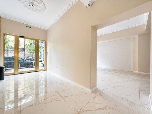 Дава се под наем Заведение в София, Център - 220 кв.м за 4000 € - Снимка #1