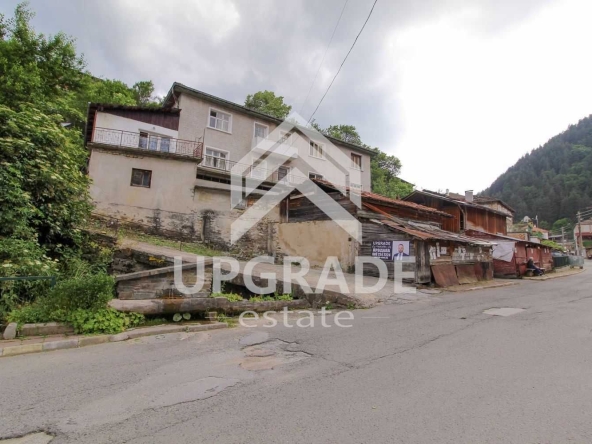 Къща в с. Забърдо, Област Смолян - 266 кв.м за 170 €/кв.м - Снимка #1