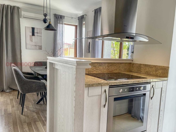 Дава се под наем Тристаен апартамент в Варна, м-т Траката - 118 кв.м за 890 € - Снимка #1