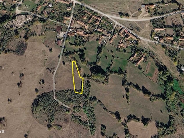 Парцел в Карлово - 1500 кв.м за 3 €/кв.м - Снимка #1