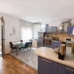 Дава се под наем Тристаен апартамент в Варна, Център - 75 кв.м за 650 € - Снимка #1