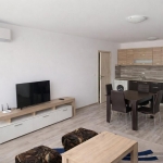 Дава се под наем Двустаен апартамент в Асеновград - 70 кв.м за 400 € - Снимка #1