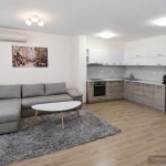 Дава се под наем Тристаен апартамент в Бургас, Център - 109 кв.м за 1100 € - Снимка #1