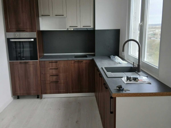 Дава се под наем Двустаен апартамент в Разград, Център - 87 кв.м за 800 € - Снимка #1