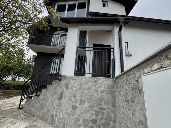 Къща в с. Драговищица, Област София-област - 383 кв.м за 940 €/кв.м - Снимка #1