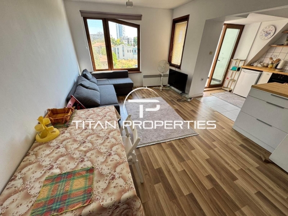 Двустаен апартамент в Бургас, Център - 61 кв.м за 2689 €/кв.м - Снимка #1