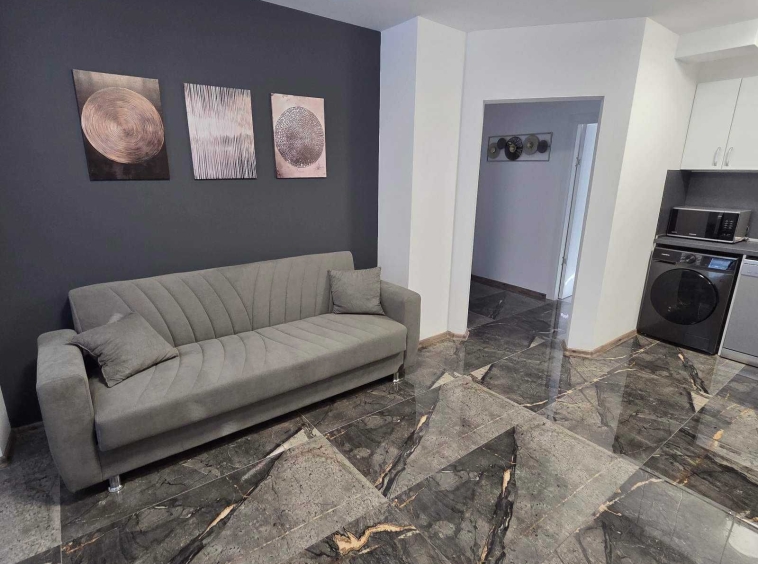 Дава се под наем Тристаен апартамент в Варна, Левски - 65 кв.м за 800 € - Снимка #1