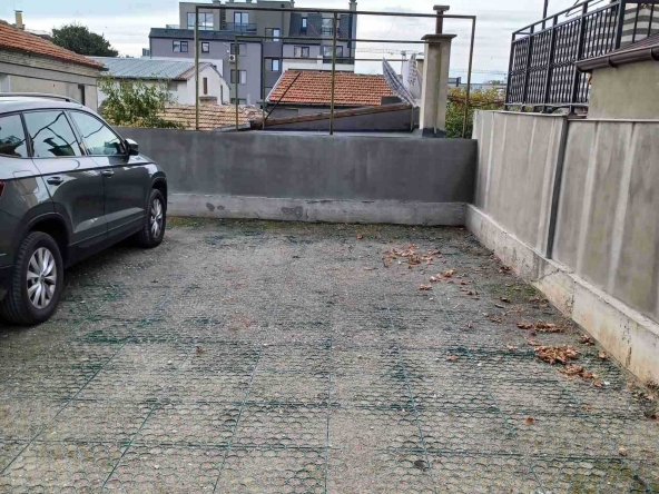 Дава се под наем Гараж / Паркомясто в Варна, Трошево - 19 кв.м за 100 € - Снимка #1