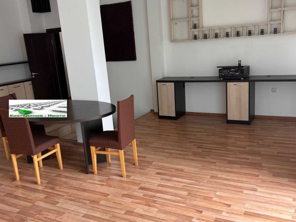 Дава се под наем Офис в Пловдив, Гагарин - 100 кв.м за 600 € - Снимка #1