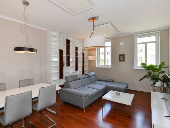 Дава се под наем Двустаен апартамент в София, Витоша - 69 кв.м за 204999 € - Снимка #1