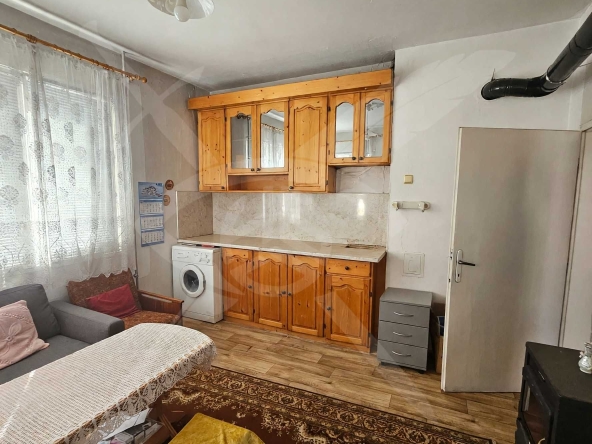 Къща в Карнобат - 350 кв.м за 829 €/кв.м - Снимка #1