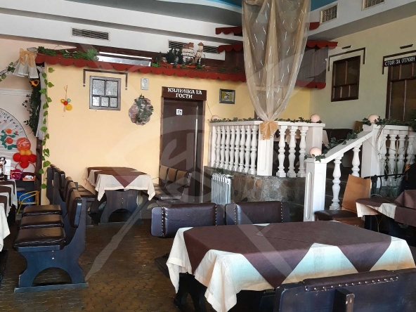 Дава се под наем Заведение в Стара Загора, Център - 2000 кв.м за 950 € - Снимка #1