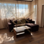 Дава се под наем Етаж от къща в Аксаково - 95 кв.м за 650 € - Снимка #1