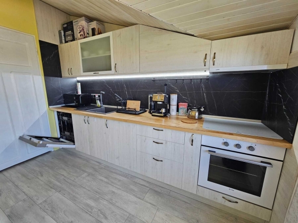 Дава се под наем Етаж от къща в Поморие - 65 кв.м за 500 € - Снимка #1