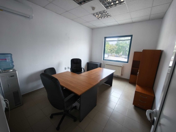 Дава се под наем Офис в Хасково, Център - 33 кв.м за 300 € - Снимка #1