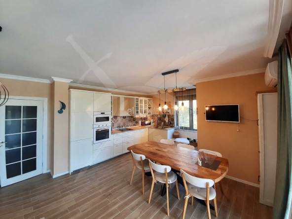 Тристаен апартамент в Черноморец - 94 кв.м за 2022 €/кв.м - Снимка #1