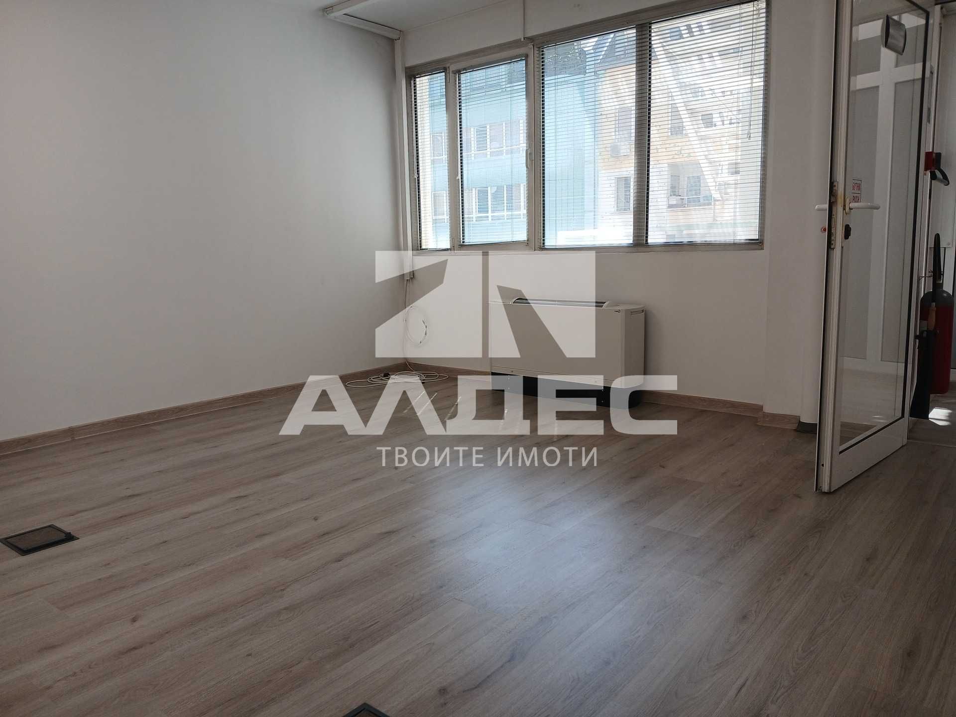 Дава се под наем Офис в София, Хиподрума - 56 кв.м за 530 € - Снимка #1