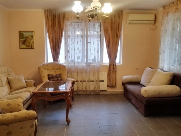 Дава се под наем Етаж от къща в Пловдив, Център - 50 кв.м за 300 € - Снимка #1