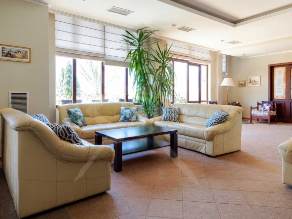Къща в Созопол - 607 кв.м за 2966 €/кв.м - Снимка #1