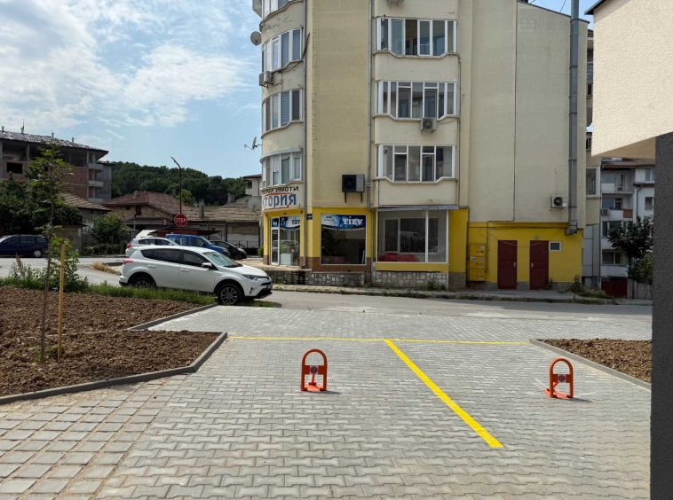 Дава се под наем Гараж / Паркомясто в Търговище, Боровец - 12 кв.м за 10000 € - Снимка #1