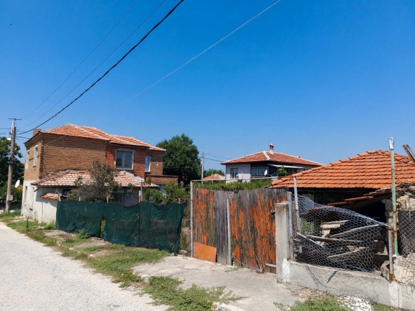 Къща в с. Конуш, Област Пловдив - 150 кв.м за 434 €/кв.м - Снимка #1
