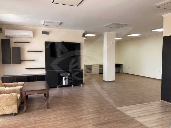 Дава се под наем Офис в Бургас, Славейков - 95 кв.м за 1200 € - Снимка #1