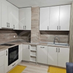 Дава се под наем Тристаен апартамент в Бургас, Център - 90 кв.м за 1000 € - Снимка #1
